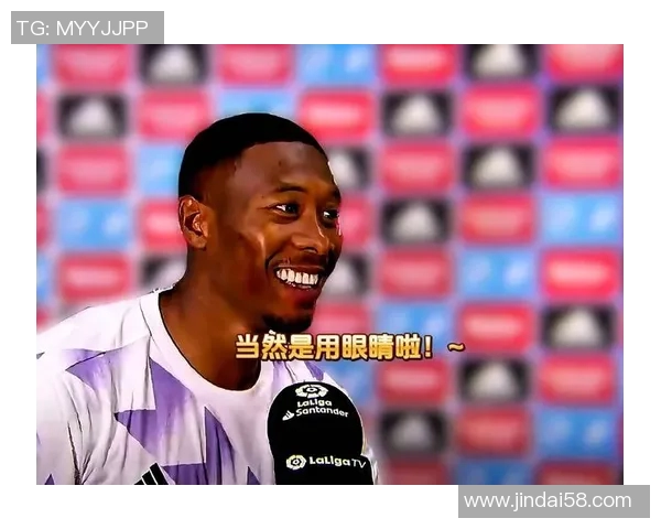 足球明星在休息时间打瞌睡的幽默瞬间捕捉到的精彩画面